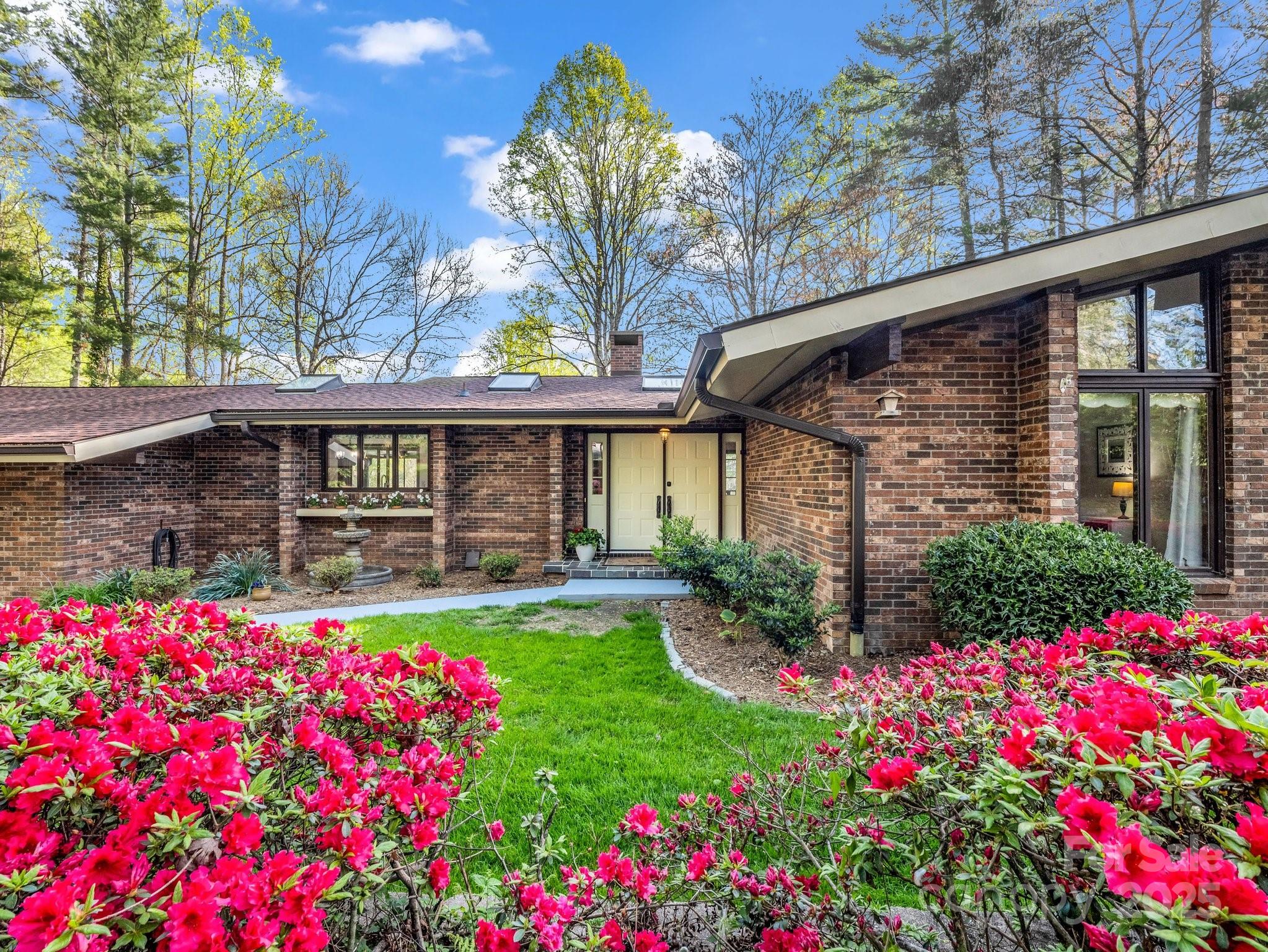8 Greenbriar Woods Circle
