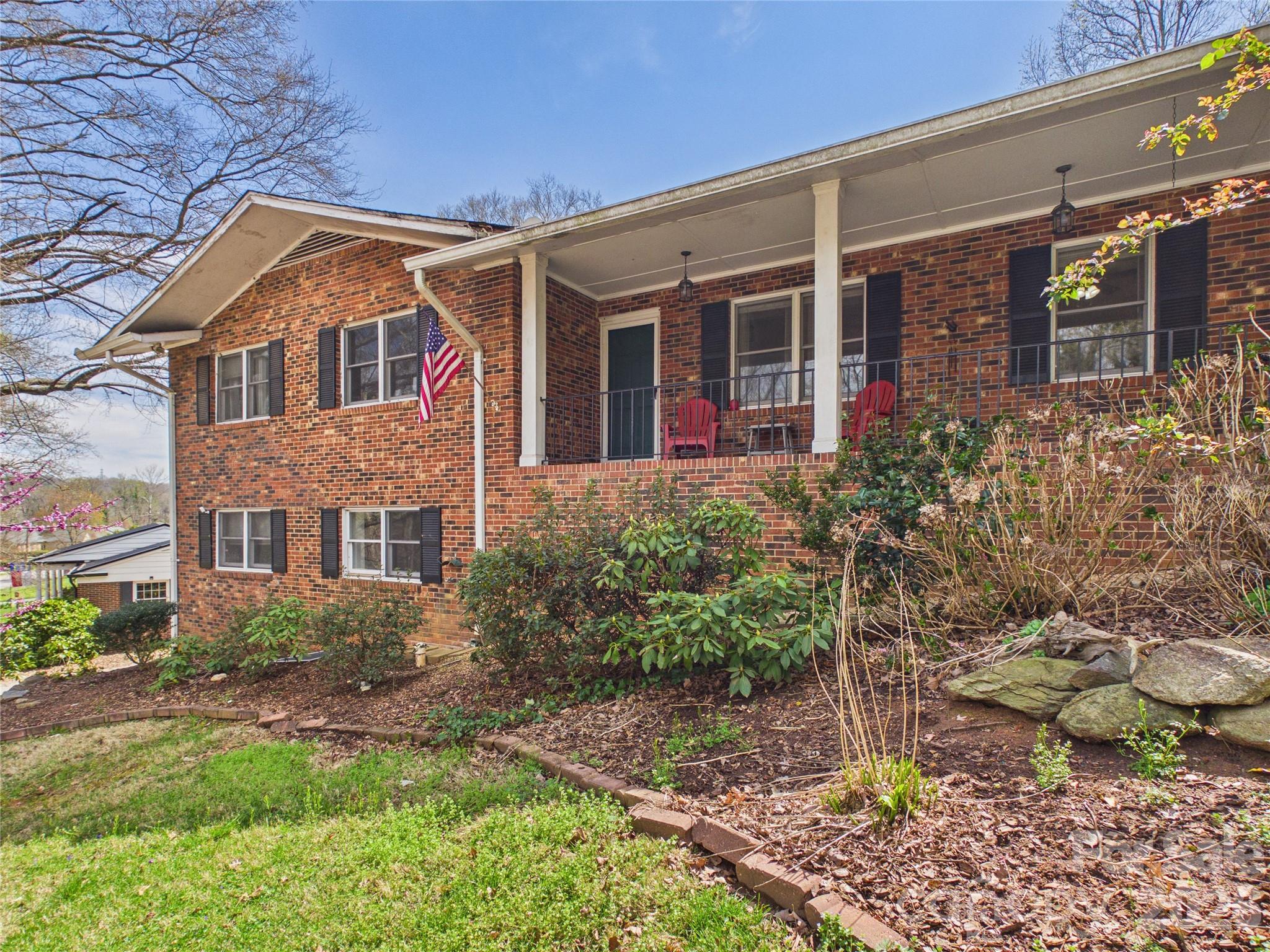 119 Creekside Drive