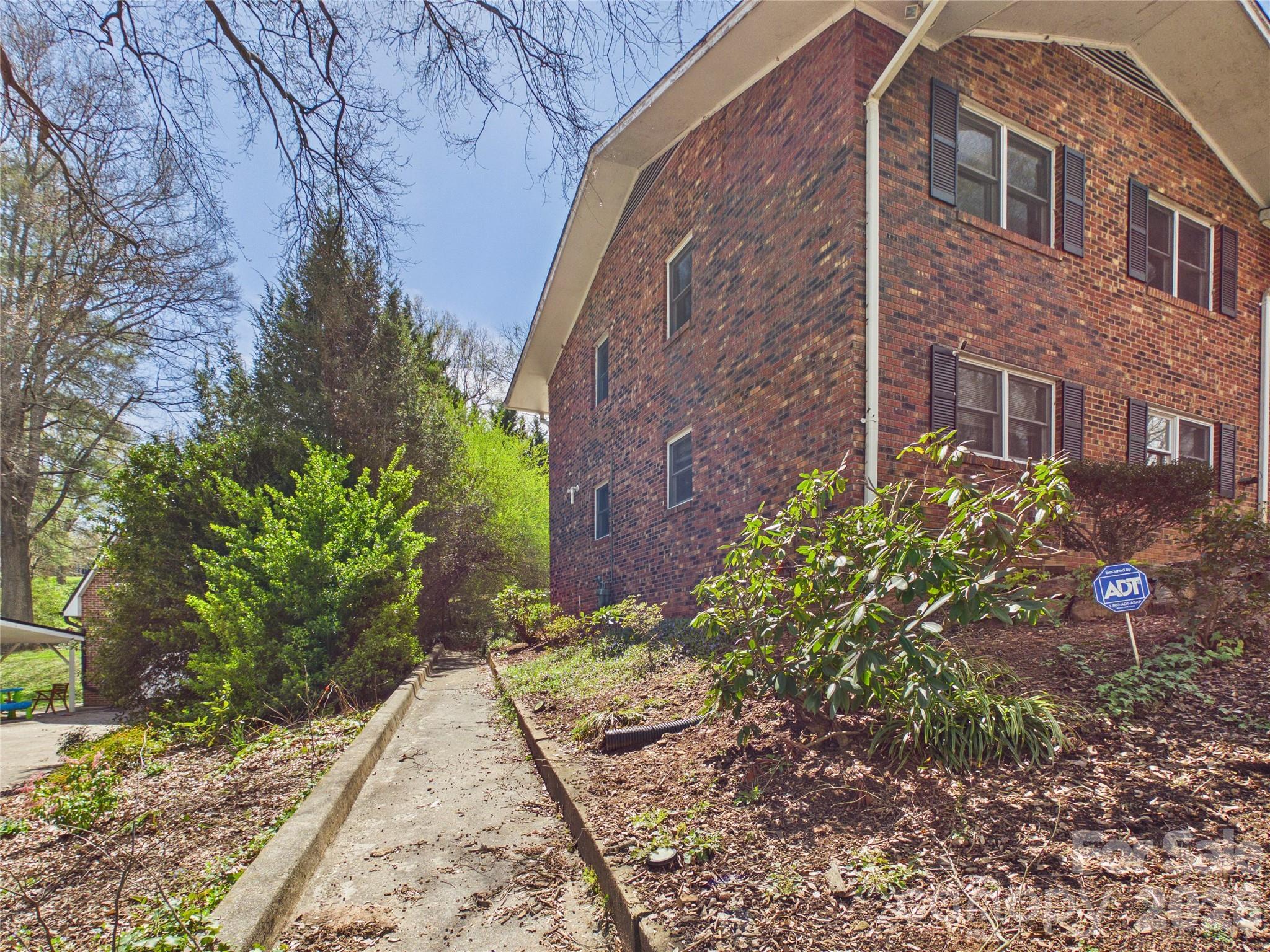 119 Creekside Drive