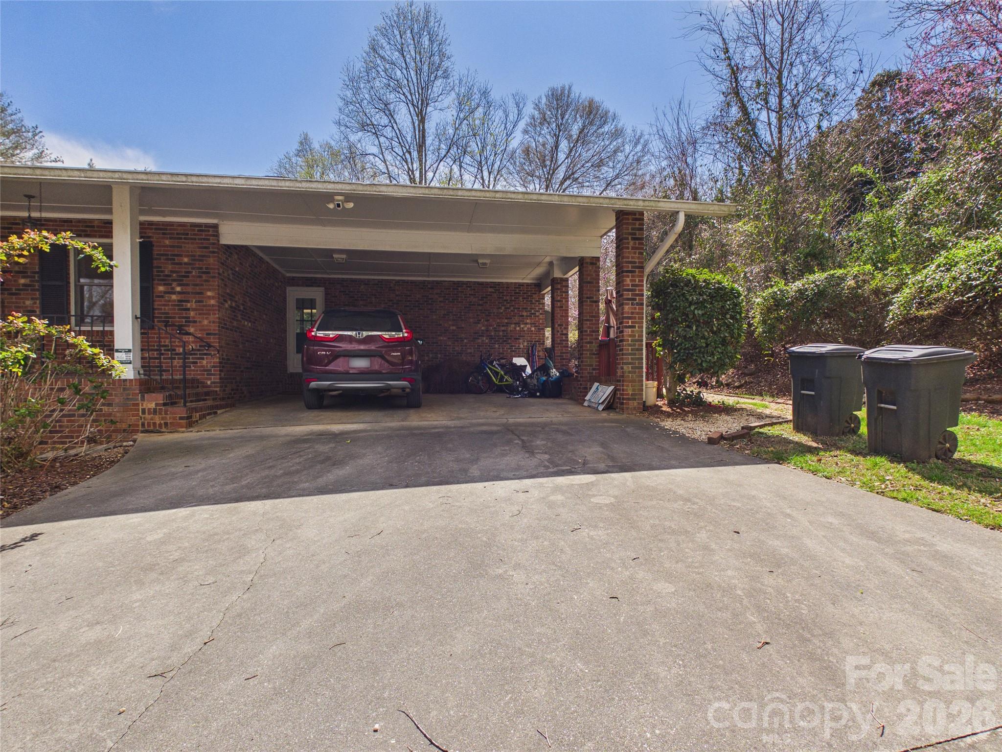 119 Creekside Drive