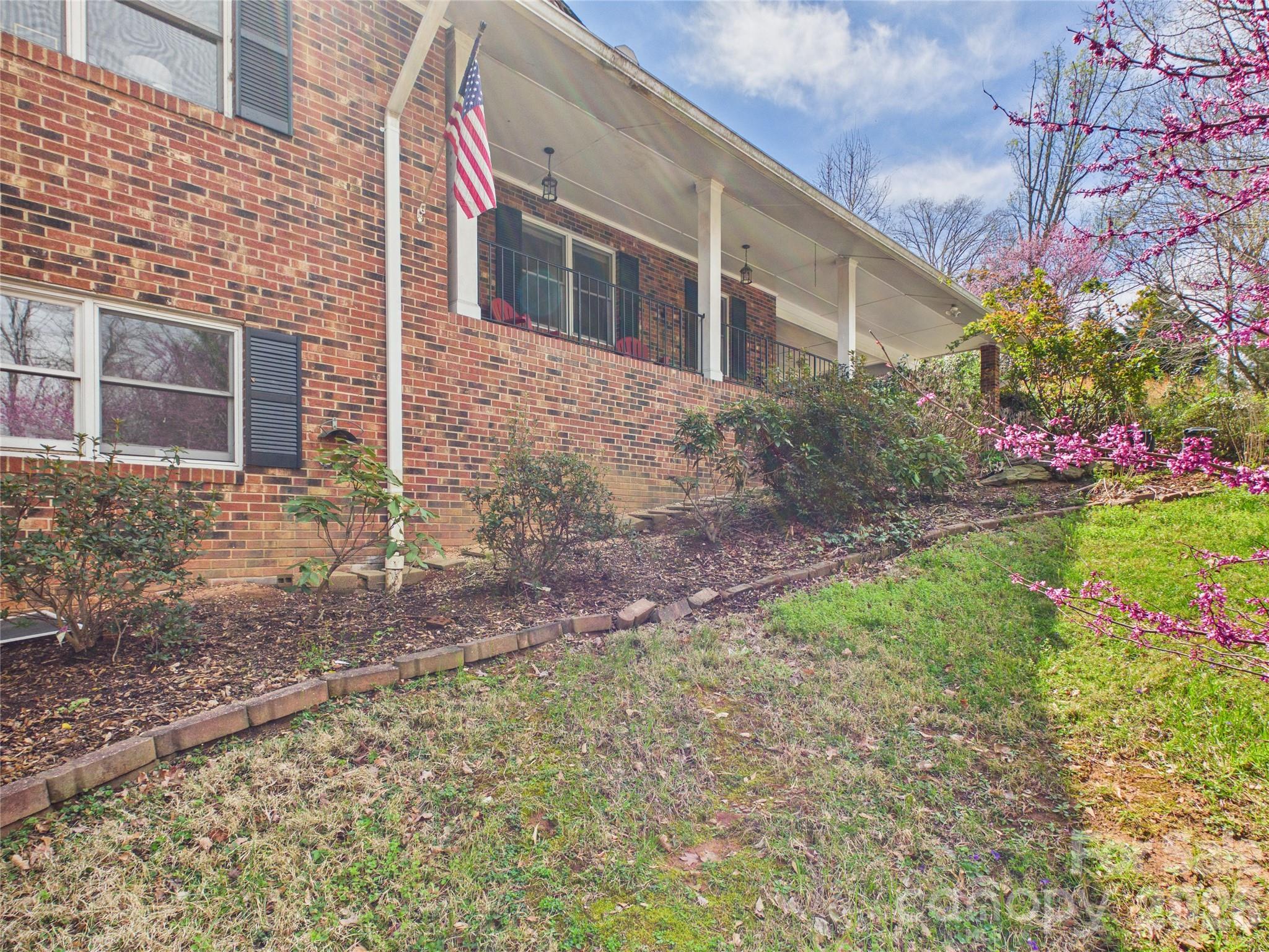 119 Creekside Drive