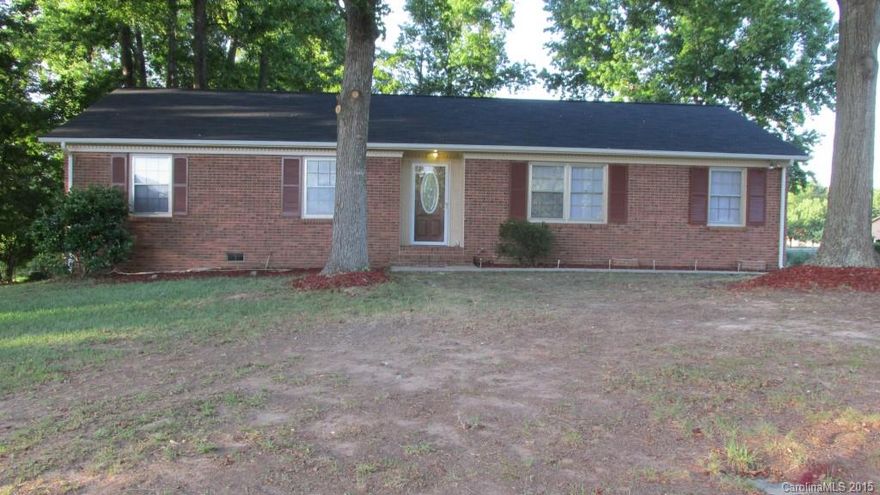 Beautiful all brick 3 bedroom 2 bathroom home. Open living room and Great Room w/ fireplace! Crown molding through out. Gorgeous kitchen with new cabinets, counter top & all new appliances. All newly painted new vanties! Easy access to all local amenities such as shopping and restaurants! Minutes from 521!