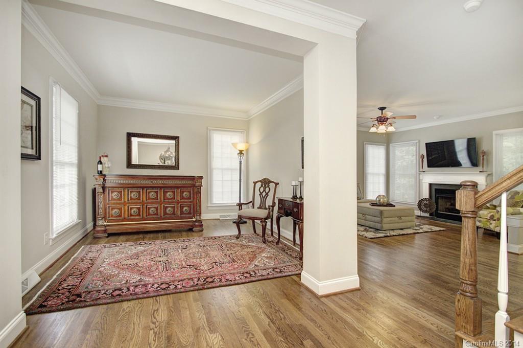 The Oaks On Providence - Residential