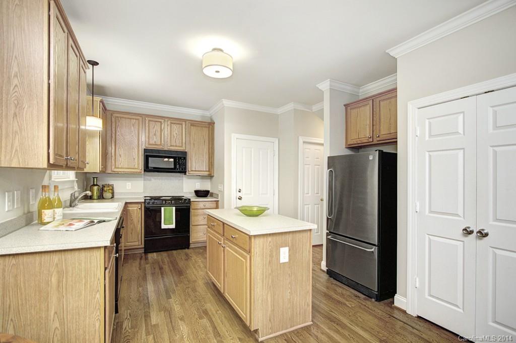 The Oaks On Providence - Residential