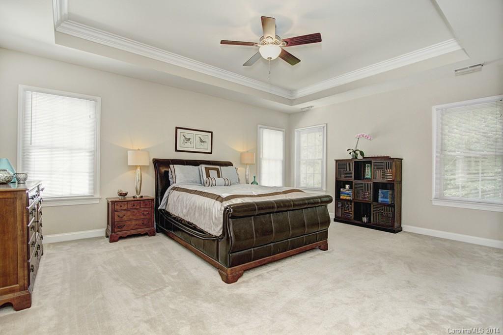 The Oaks On Providence - Residential