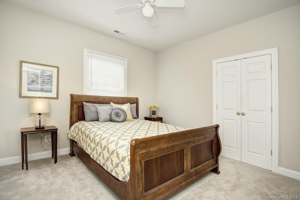 The Oaks On Providence - Residential