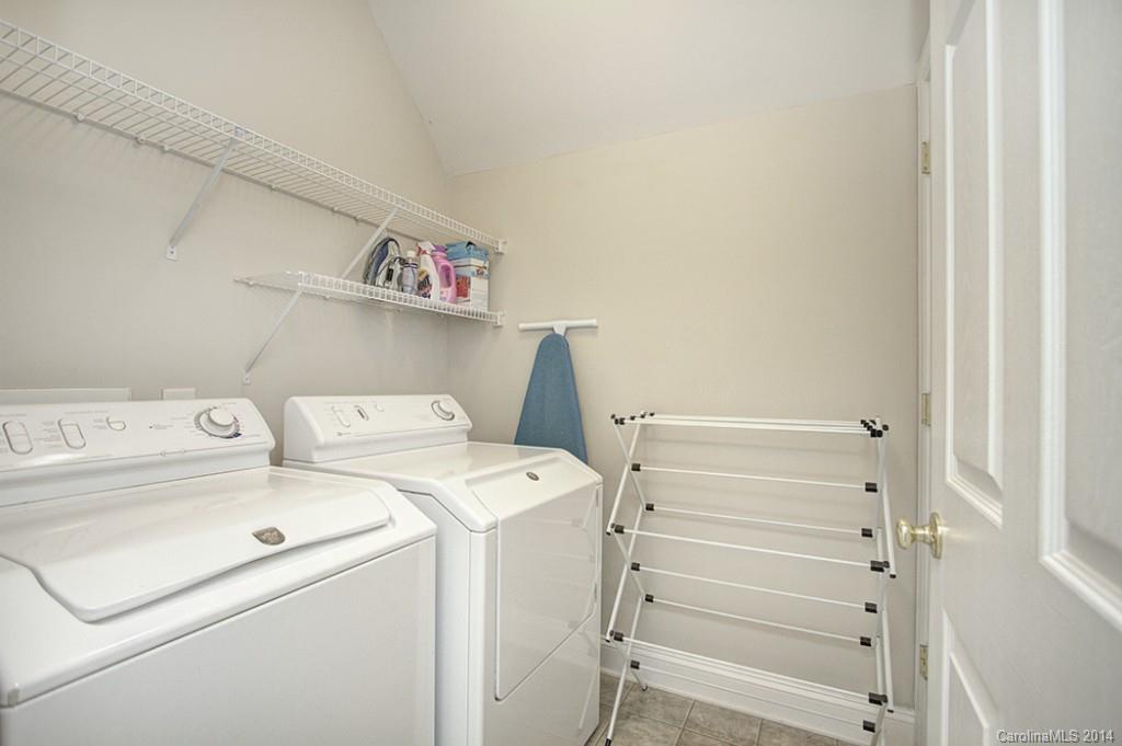 The Oaks On Providence - Residential