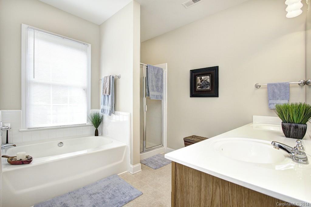 The Oaks On Providence - Residential