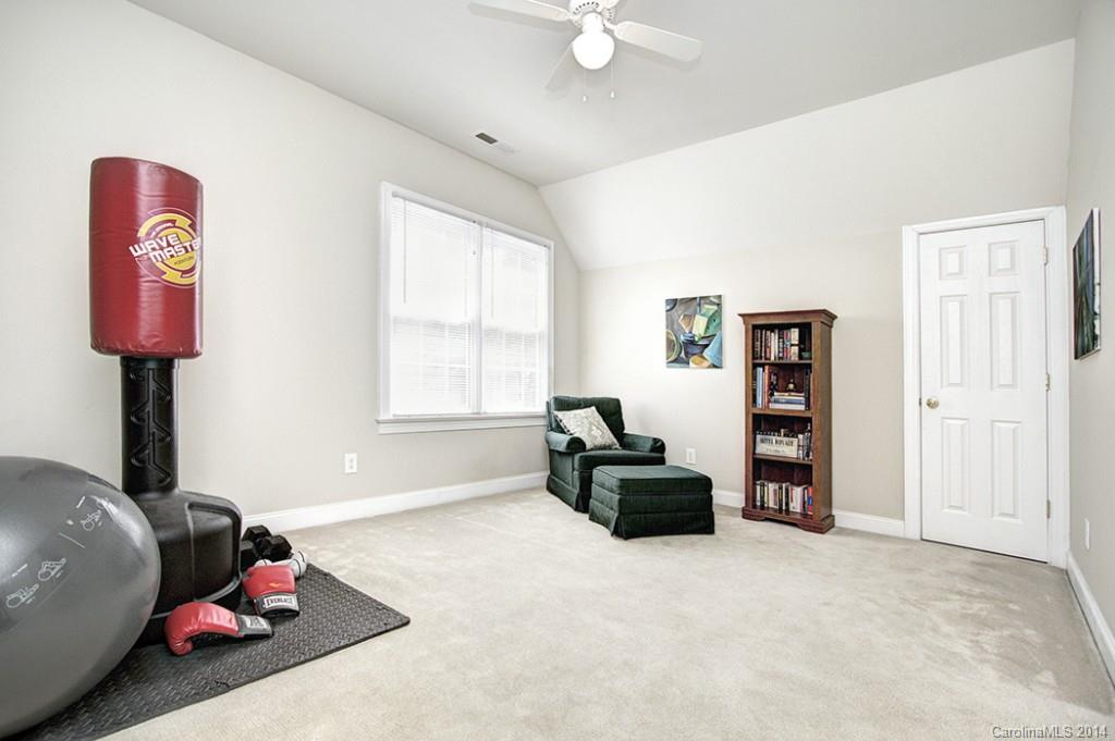 The Oaks On Providence - Residential