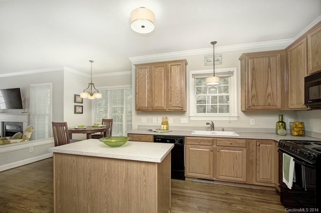 The Oaks On Providence - Residential