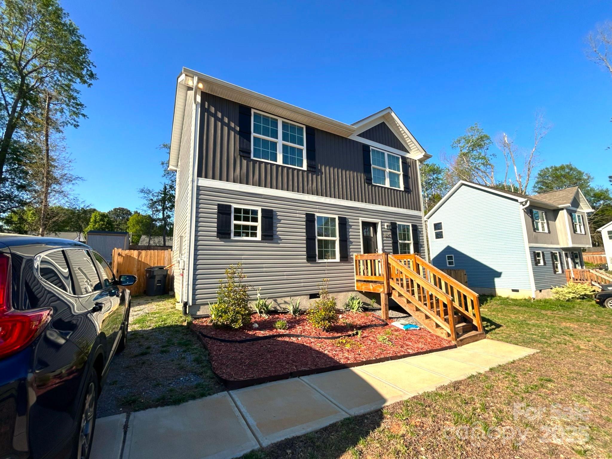 606 E Carpenter Street