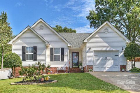 Photo of 1002 Raywood Court, Matthews, NC 28104 (MLS # 4307474)