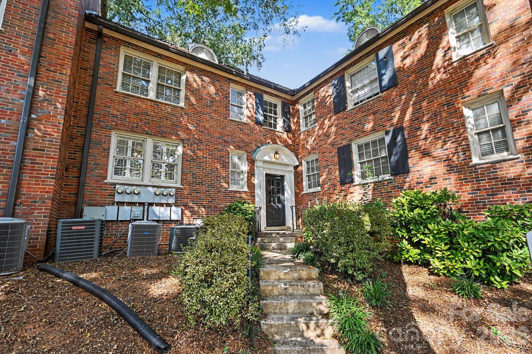 101 S Laurel Avenue 72B