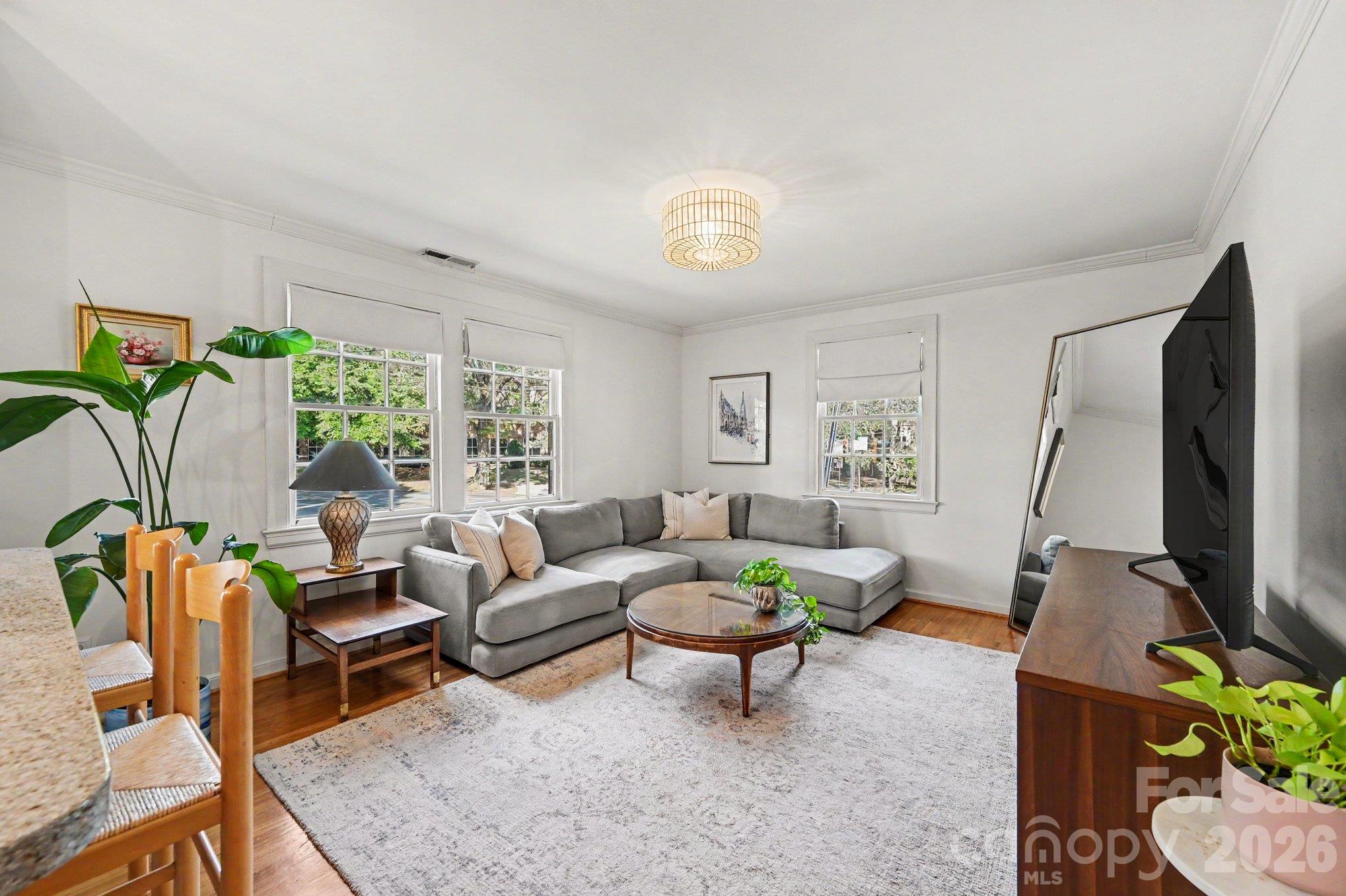 101 S Laurel Avenue 72B