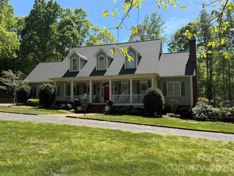 Photo of 2953 Ninth Tee Drive, Newton, NC 28658 (MLS # 4370271)