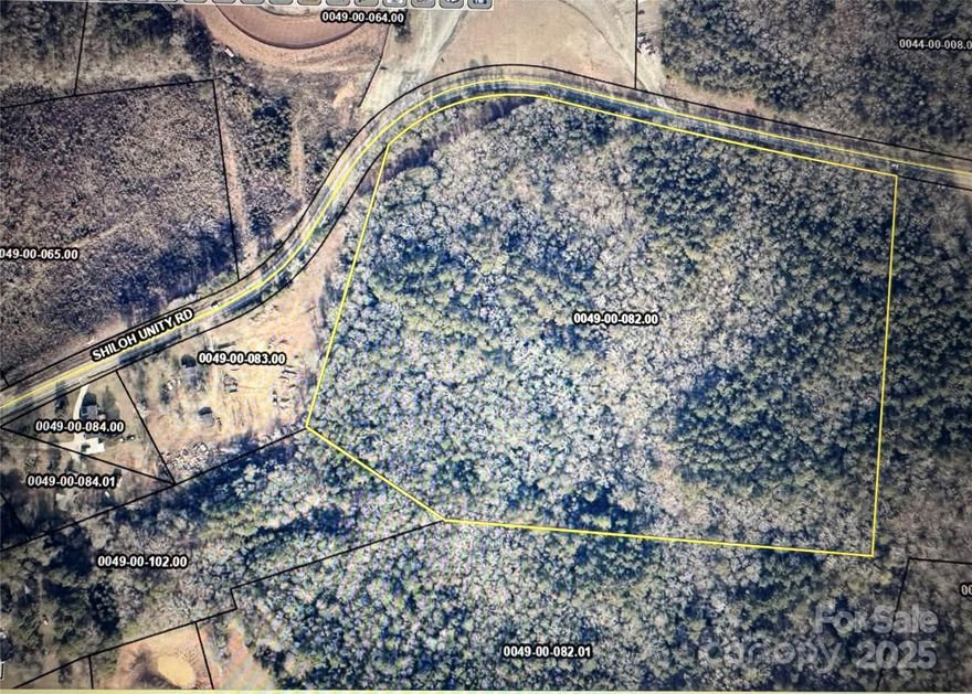 Beautiful land with easy access to 521. Great location!