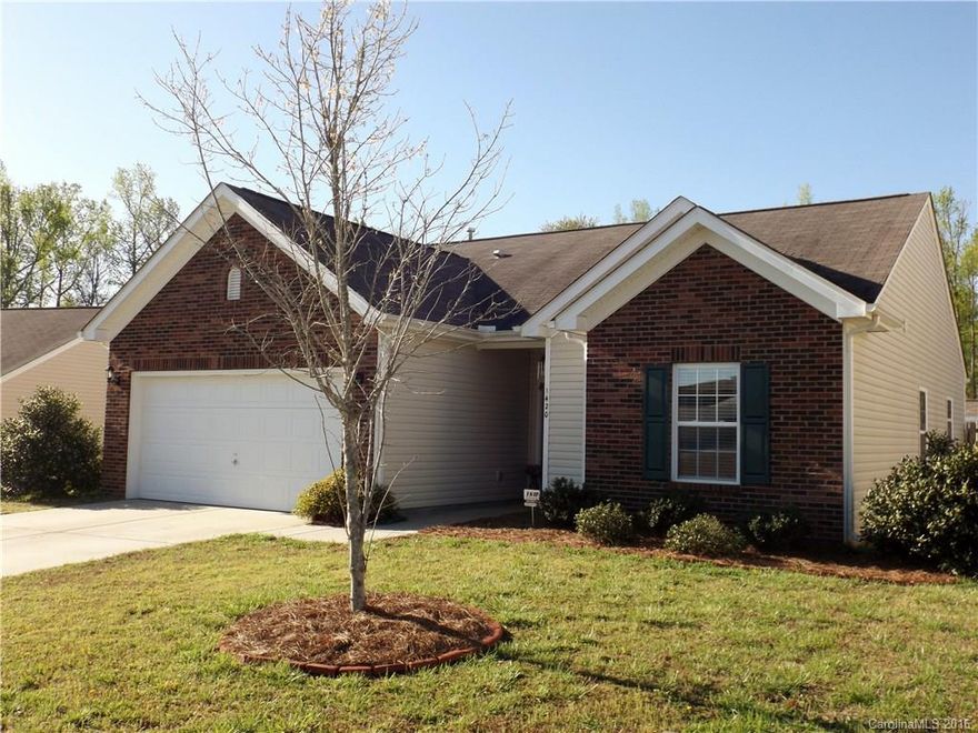 One of the largest lots in neighborhood! 3BR/2BA ranch, spacious kitchen w/abundant counter/storage space, granite, 42" cabinets & tile flooring. Large great room with vaulted ceiling. Attached 2 car garage, fenced rear yard, Just minutes to I-77.