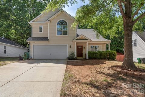 Photo of 7923 Shiny Meadow Lane, Charlotte, NC 28215 (MLS # 4383016)