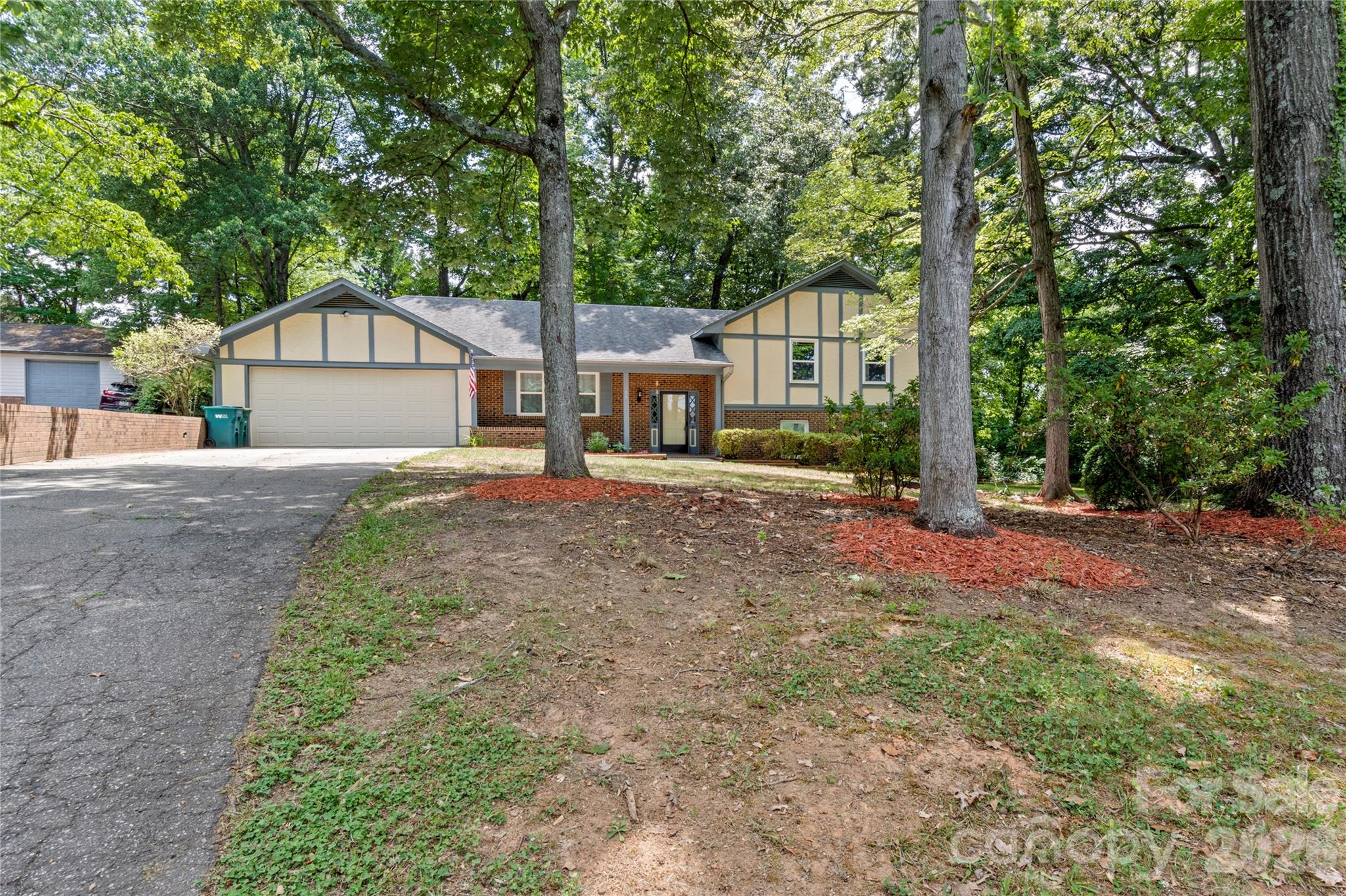 1106 Kelwyn Lane