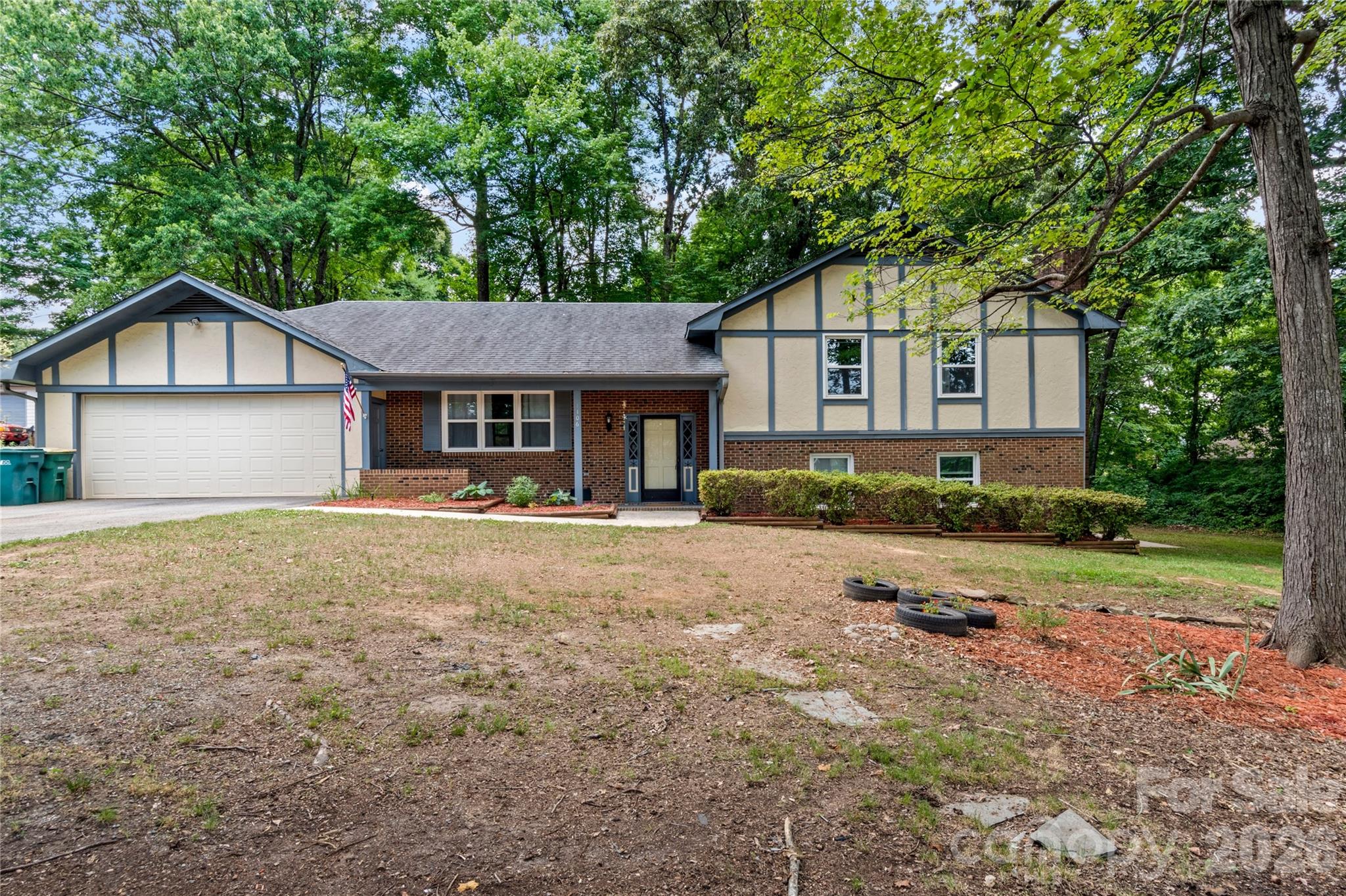 1106 Kelwyn Lane