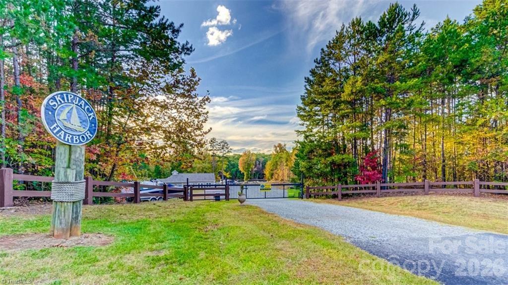 Yachtsmans Point - Land