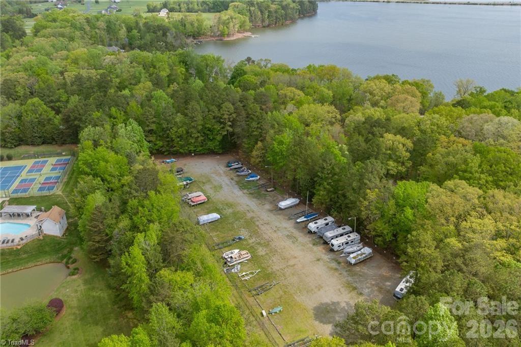 Yachtsmans Point - Land