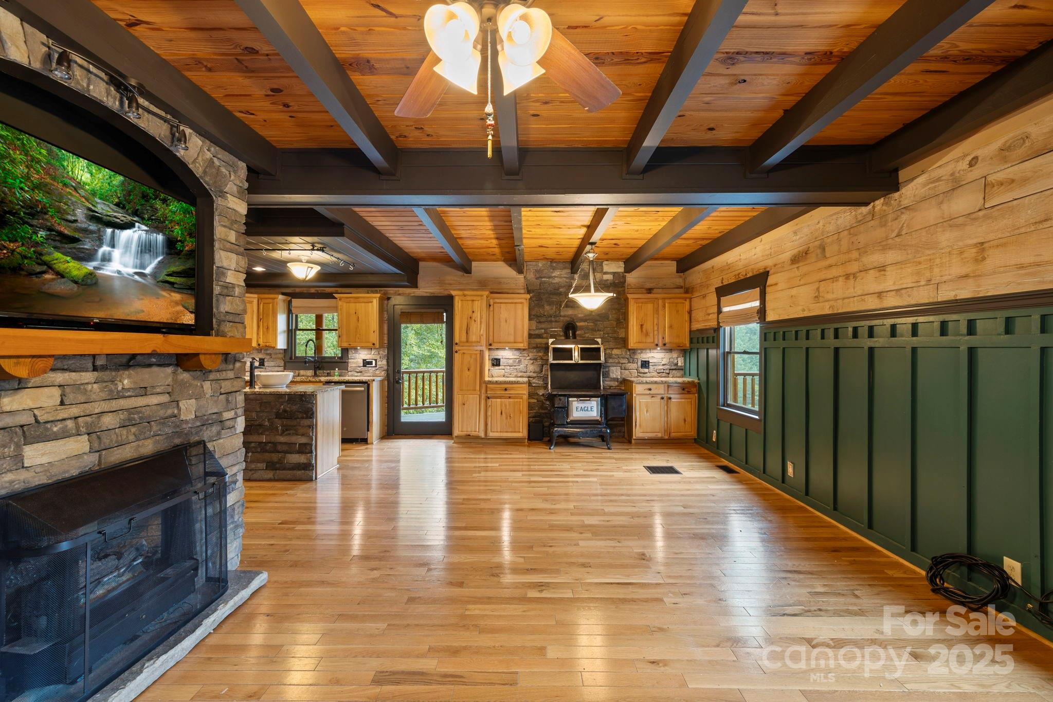 111 Grizzly Den Way