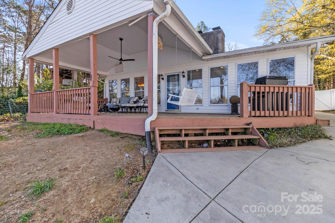 1657 Bowater Road