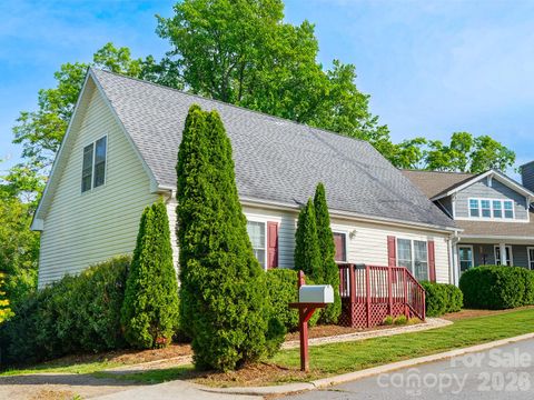 Photo of 206 Courtland Place, Asheville, NC 28801 (MLS # 4378690)