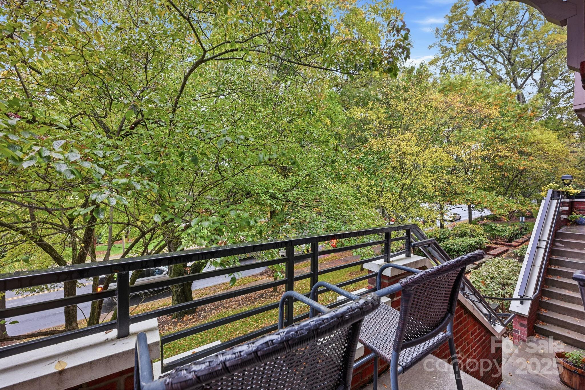 100 N Laurel Avenue 115