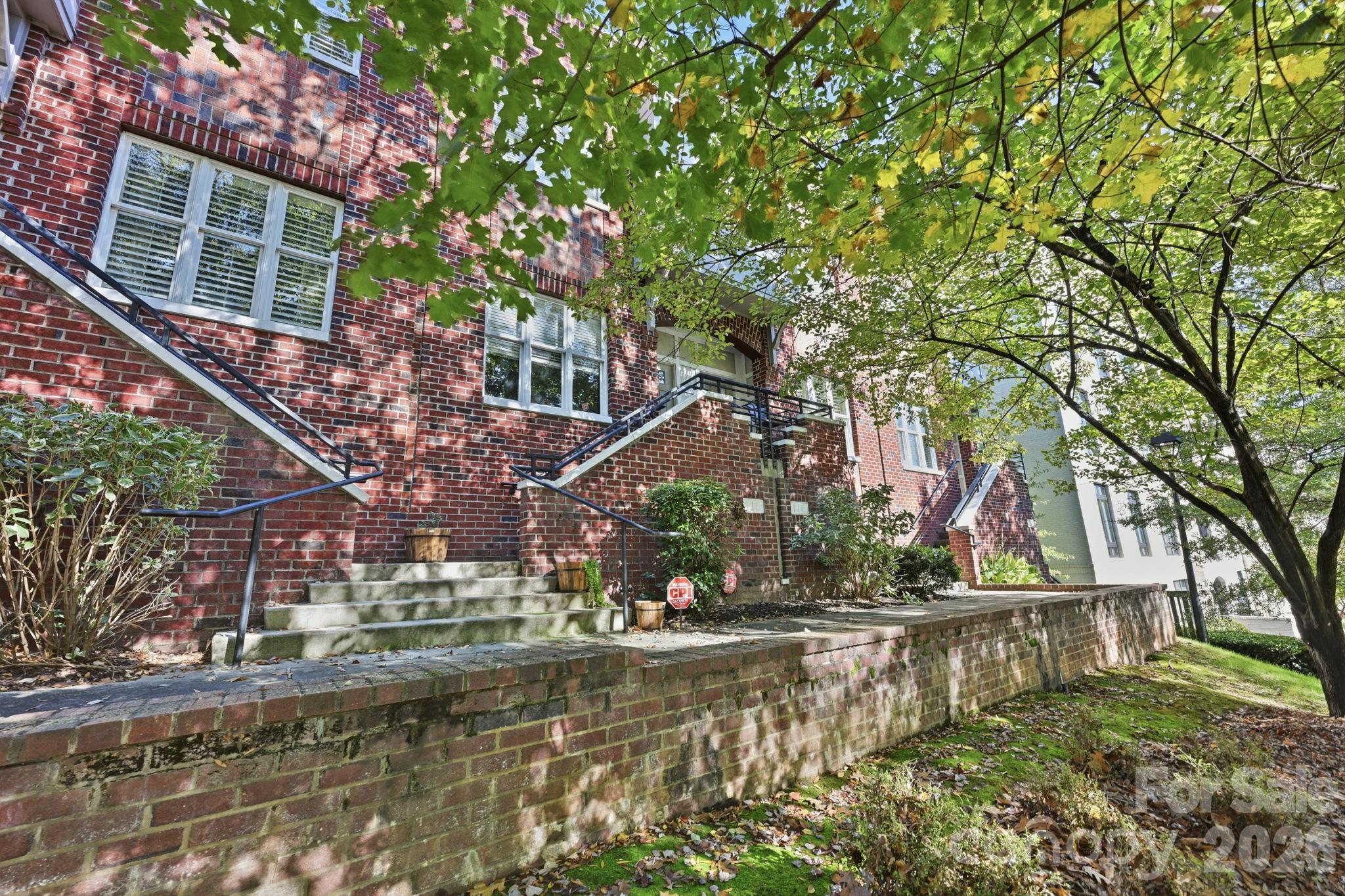 100 N Laurel Avenue 115