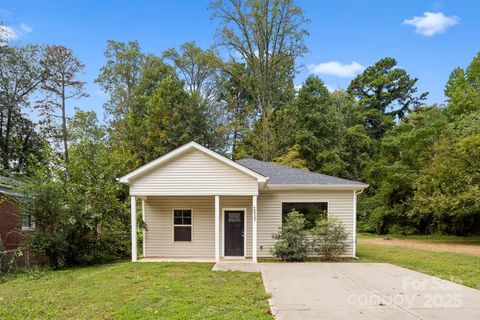 Photo of 2317 Kennesaw Drive, Charlotte, NC 28216 (MLS # 4308275)