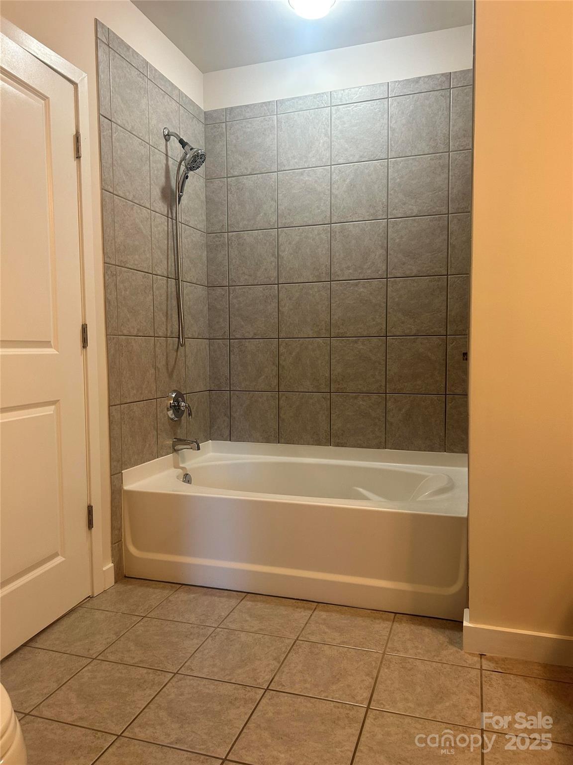 Avenue Condominiums - Residential