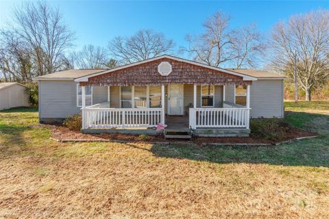 Photo of 4085 Biggerstaff Road, Maiden, NC 28650 (MLS # 4331473)