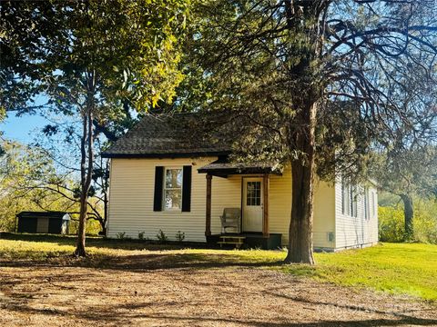 124 Smoke stack Lane Statesville NC 28625