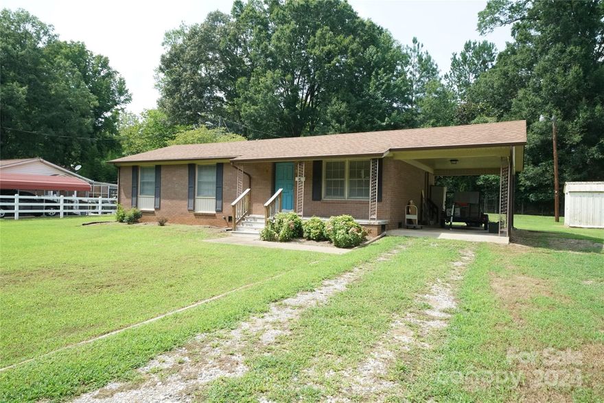 Great brick ranch, located in the middle of historic York, SC.  3 bedrooms, 1 1/2 baths, all recently refinished hardwood and ceramic tile flooring; freshly painted.  Popular subway tile and butcher block countertops in kitchen. You'll love the large level back yard, perfect for entertaining, and easy to finish fencing in if you wish! Good closet and storage space throughout.  All kitchen appliances remain.  Make your appointment today!