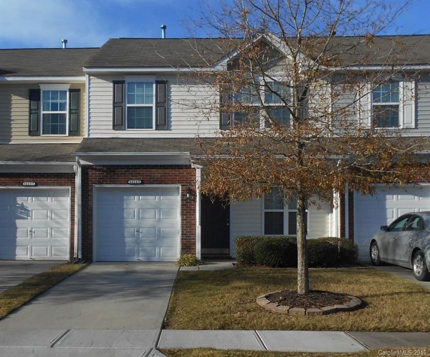 The very BEST location within 10 minutes of Rivergate shopping center, Lake Wylie public access areas and  waterfront restaurants. Large family room open to dining area and kitchen. Bright open space with all neutral colors. Kitchen has solid surface counter tops and stainless dishwasher and microwave. There are French doors leading out to the patio. The large loft area on the 2nd level could be a den or media center. Master bedroom has very large walk in closet.