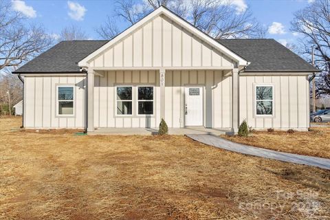 Photo of 118 Aspen Street, Yadkinville, NC 27055 (MLS # 4313375)