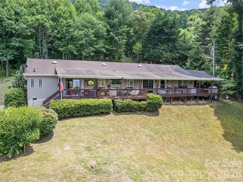 Photo of 412 Gaddy Heights, Waynesville, NC 28786 (MLS # 4400806)