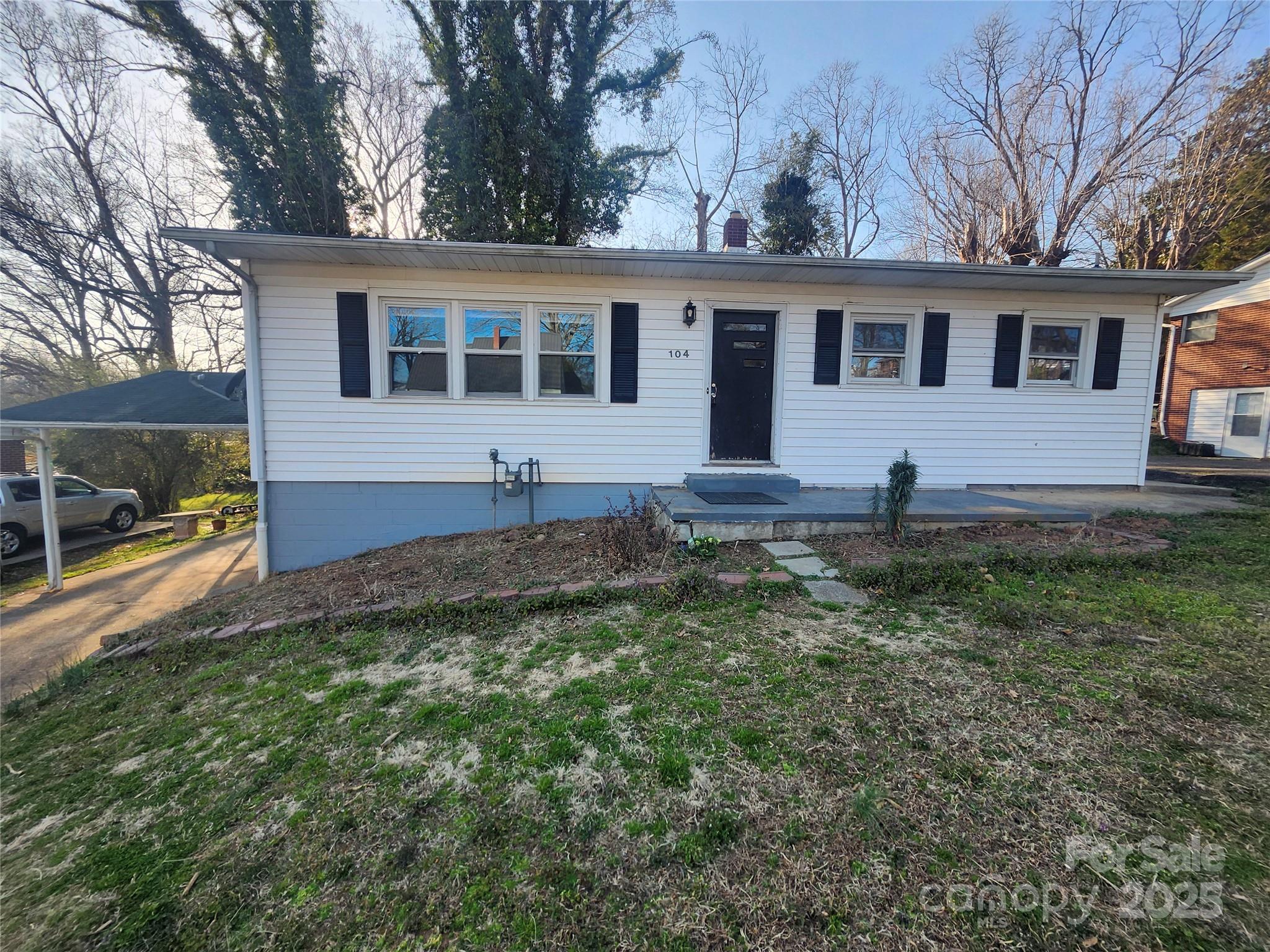 104 W Catawba Street