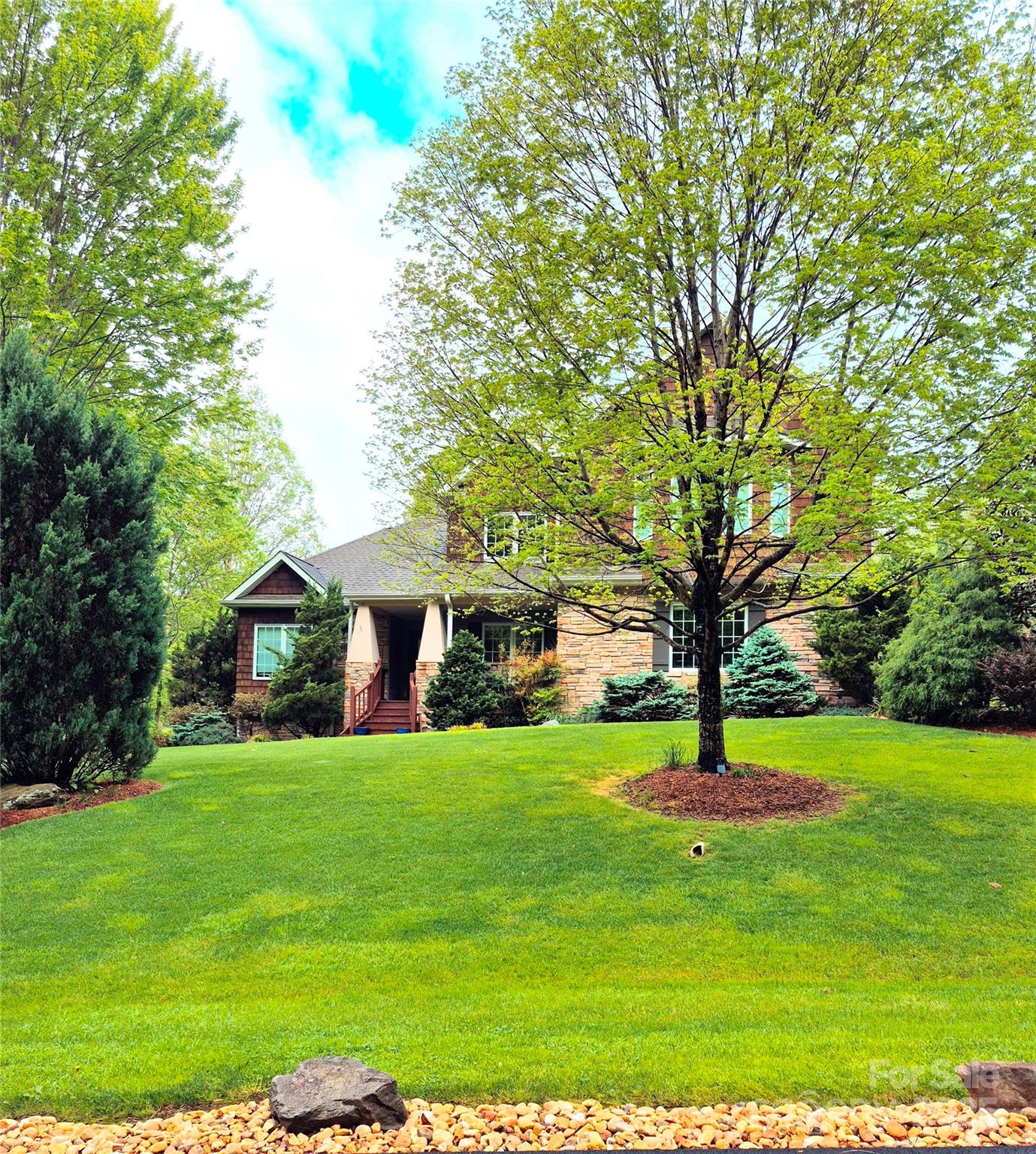 112 Twin Courts Drive