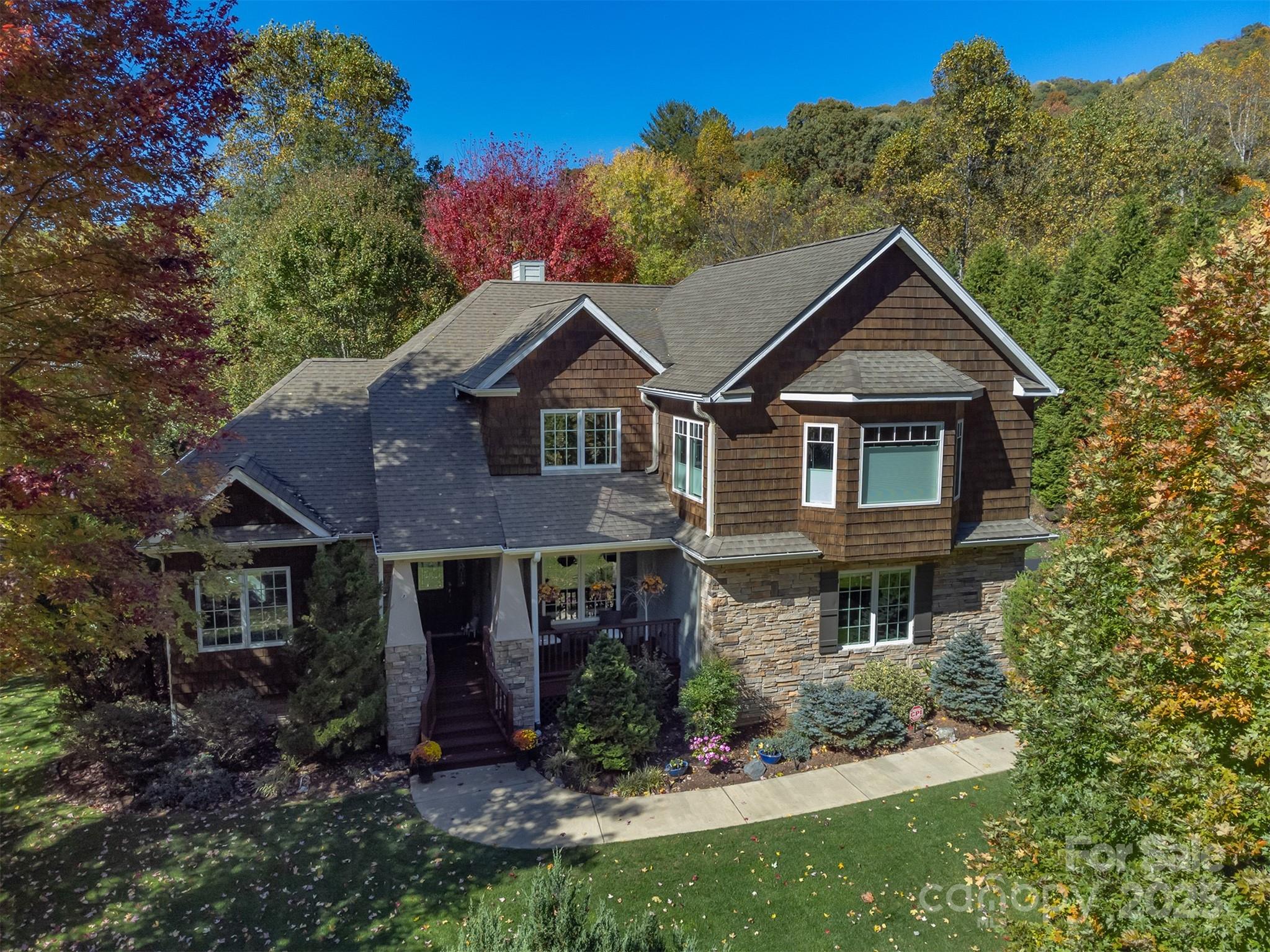 112 Twin Courts Drive