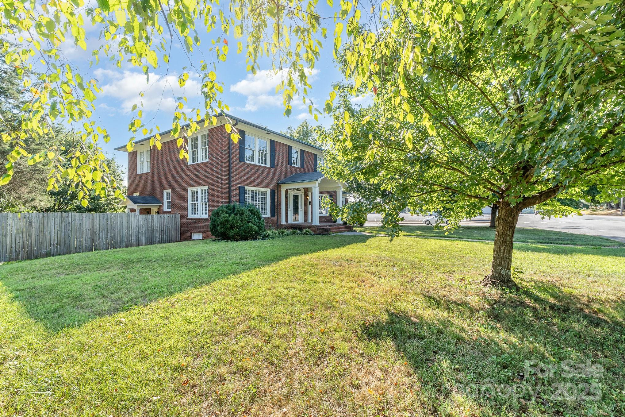 761 N Center Street