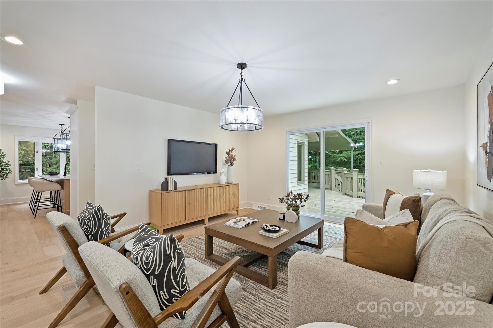 9520 Squirrel Hollow Lane