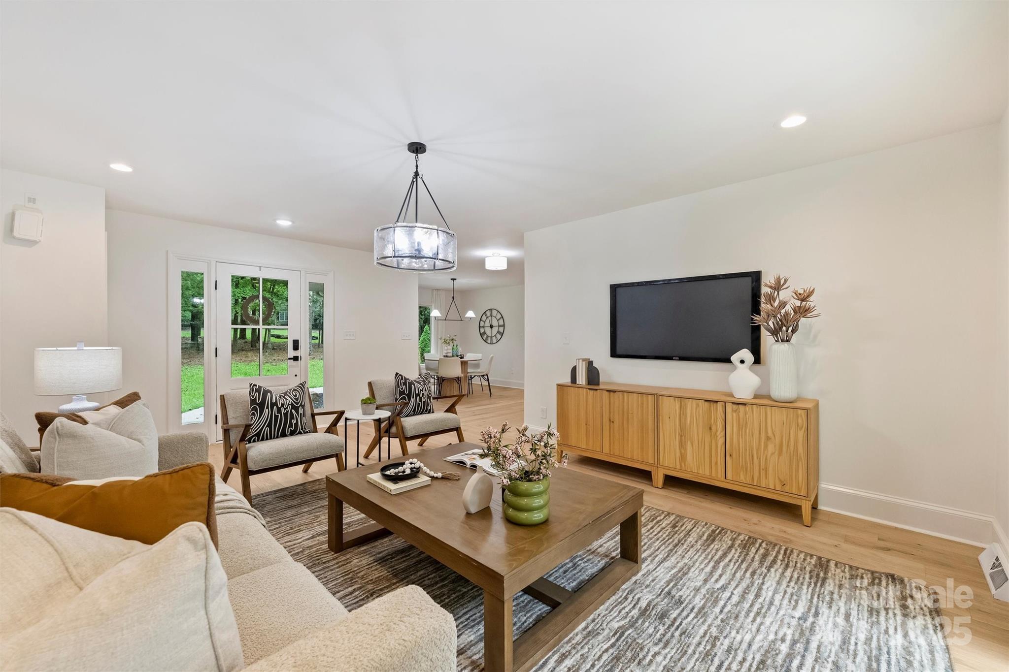 9520 Squirrel Hollow Lane