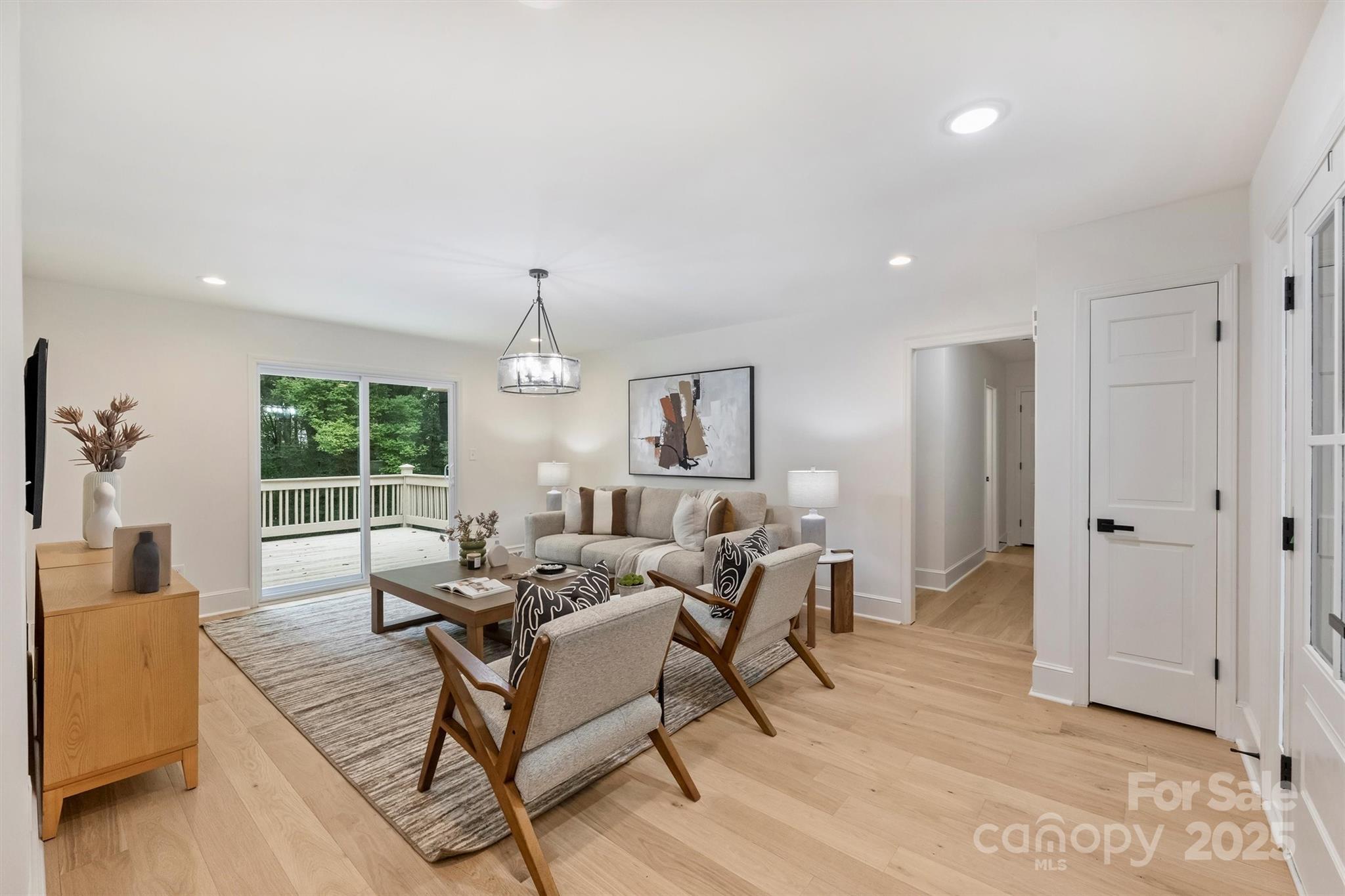 9520 Squirrel Hollow Lane