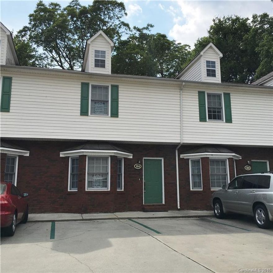 Like new, 2bdr/2ba, great location between downtown and Winthrop College. $94,900