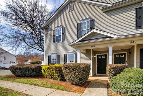 1911 Flushing Court Charlotte NC 28215