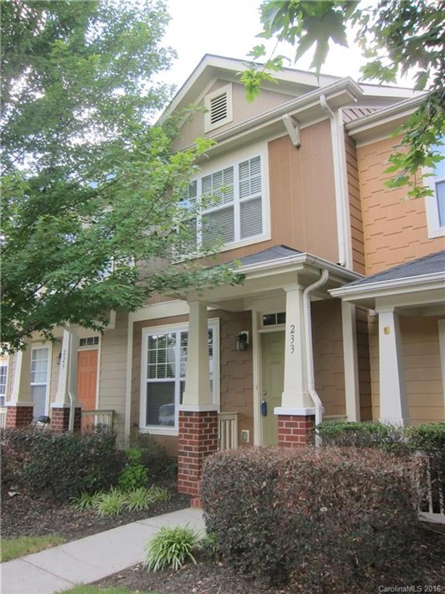 Located minutes from Uptown Charlotte! Lela Court backs up to the Greenway and is perfect for walking or
cycling. Walk to Frazier Park or nearby popular restaurants such as Pinky's. Brand new carpet just installed
and freshly painted! Washer/Dryer/Refrigerator included. Kitchen has granite counter tops, a large center island, and 42 inch cabinets. This townhome is move-in ready and like new!