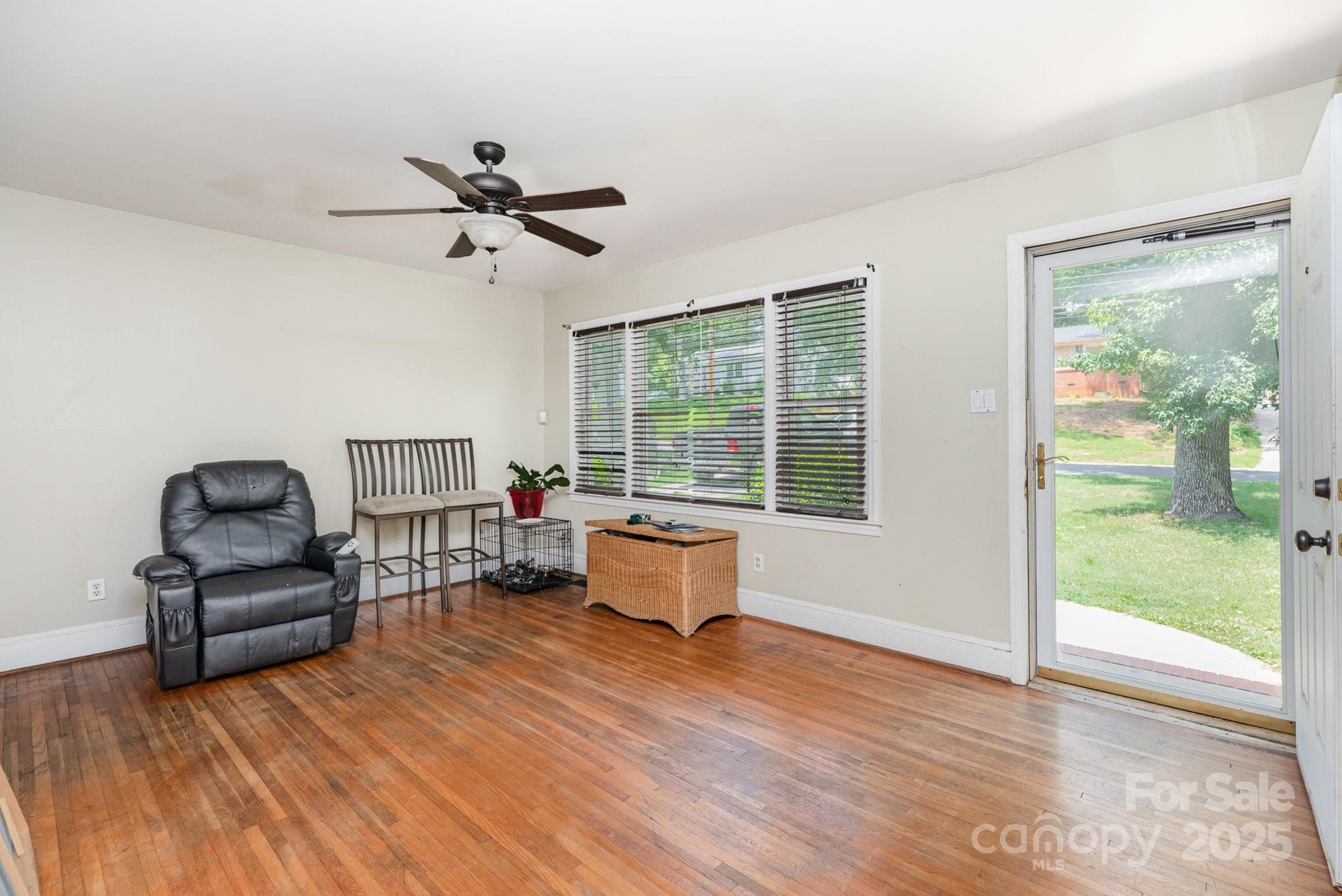 1033 Rollingwood Drive